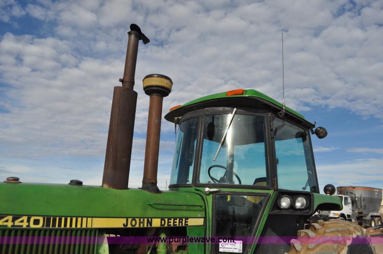 image for item G7146 1981 John Deere 4440 tractor