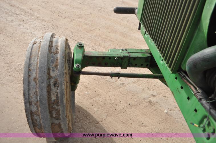 image for item G7146 1981 John Deere 4440 tractor