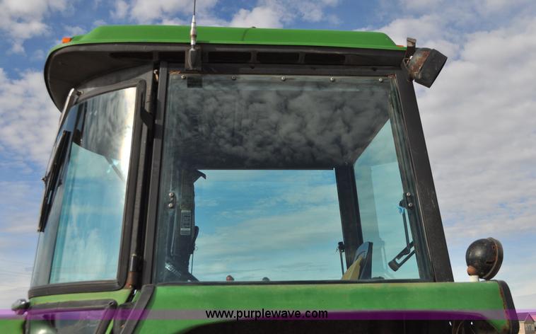 image for item G7146 1981 John Deere 4440 tractor