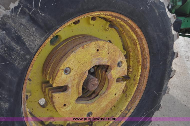 image for item G7146 1981 John Deere 4440 tractor