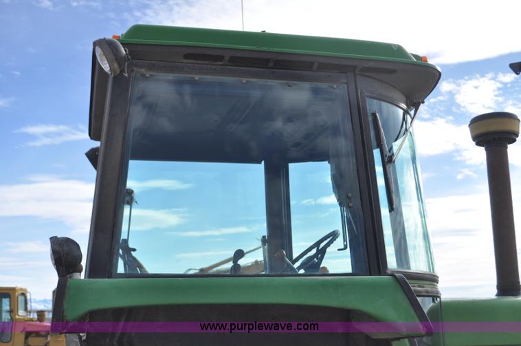 image for item G7146 1981 John Deere 4440 tractor