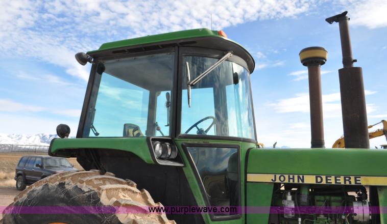 image for item G7146 1981 John Deere 4440 tractor