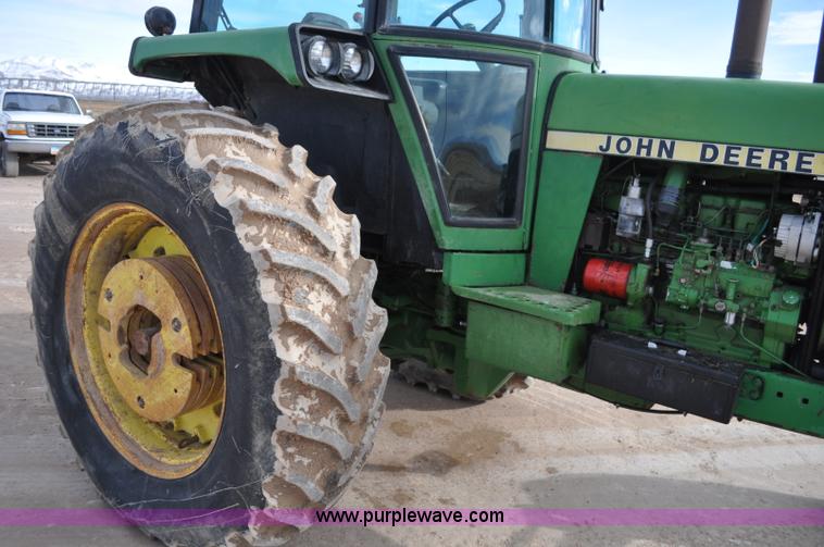 image for item G7146 1981 John Deere 4440 tractor