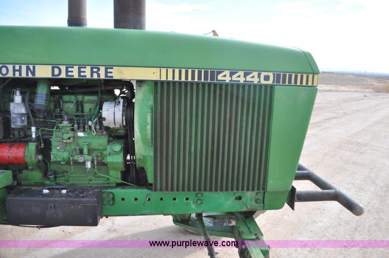 image for item G7146 1981 John Deere 4440 tractor