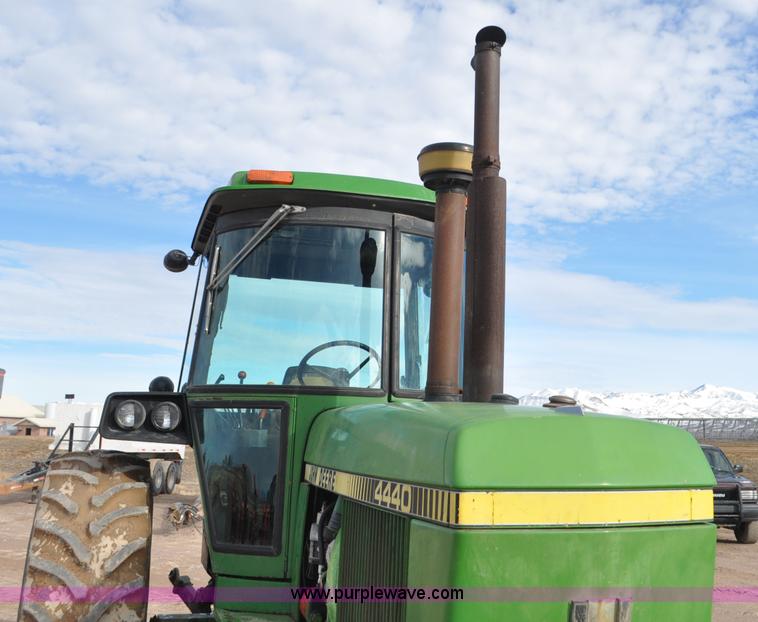 image for item G7146 1981 John Deere 4440 tractor