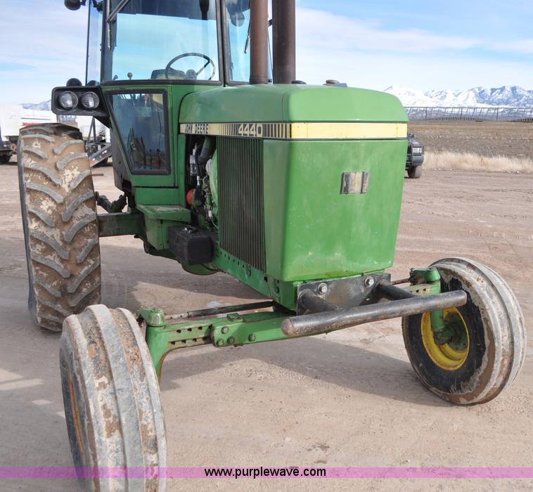 image for item G7146 1981 John Deere 4440 tractor