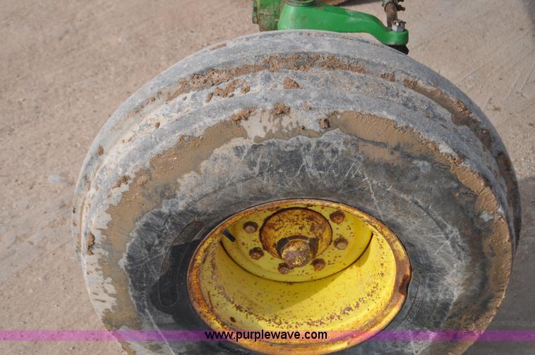 image for item G7146 1981 John Deere 4440 tractor