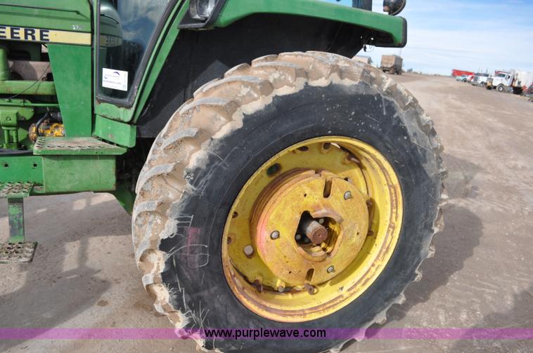 image for item G7146 1981 John Deere 4440 tractor