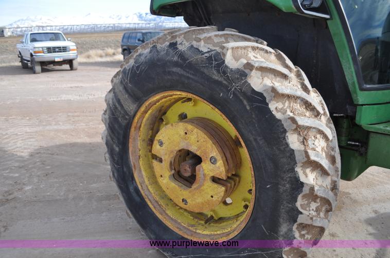 image for item G7146 1981 John Deere 4440 tractor