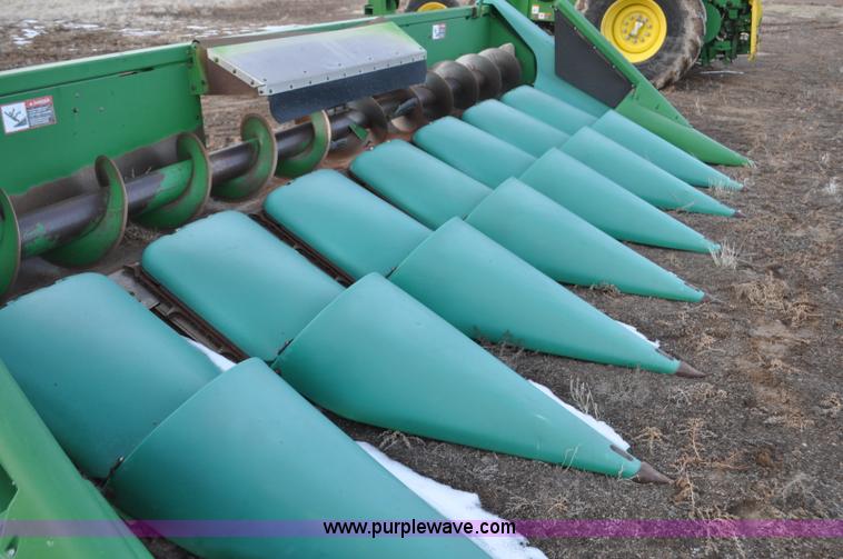 image for item G7147 1995 John Deere 893 corn head