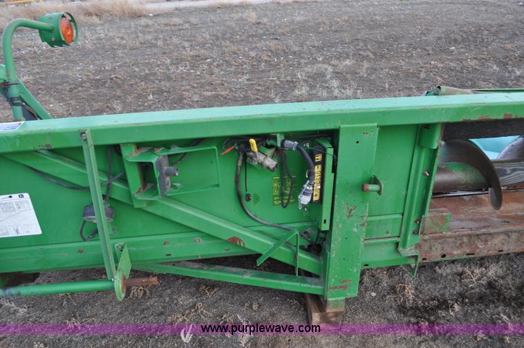 image for item G7147 1995 John Deere 893 corn head