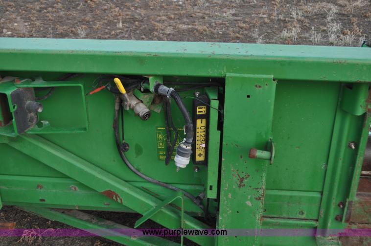 image for item G7147 1995 John Deere 893 corn head