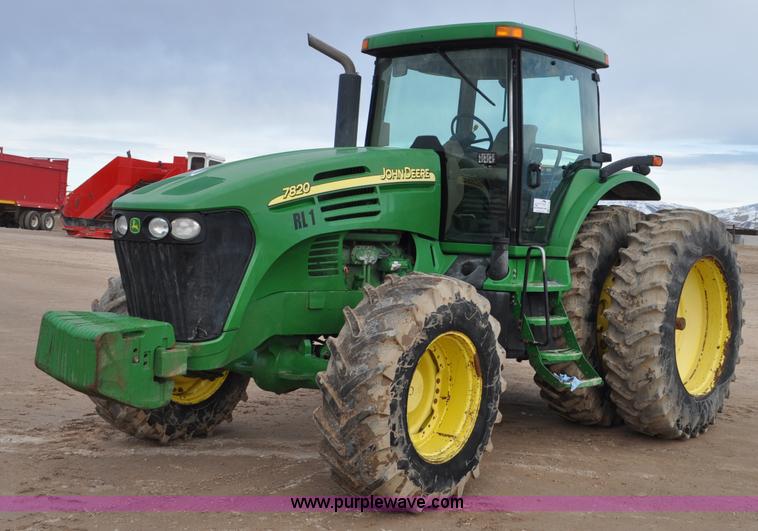 image for item G7148 2005 John Deere 7820 MFWD tractor
