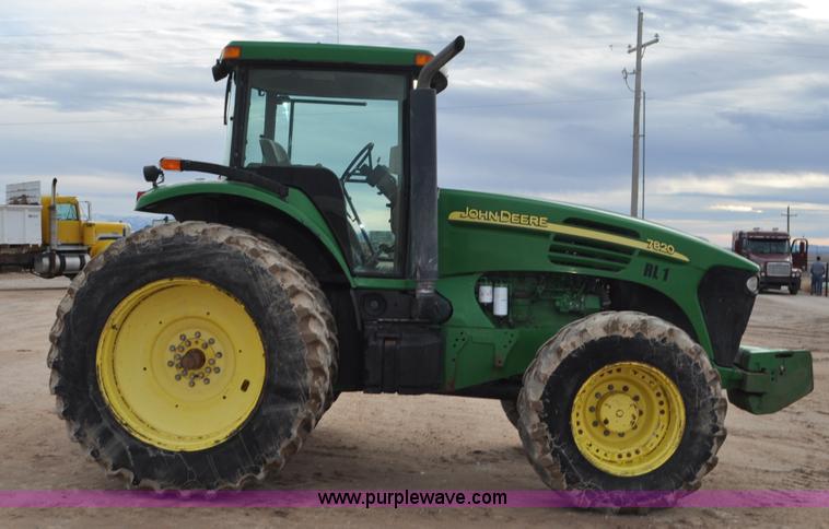 image for item G7148 2005 John Deere 7820 MFWD tractor