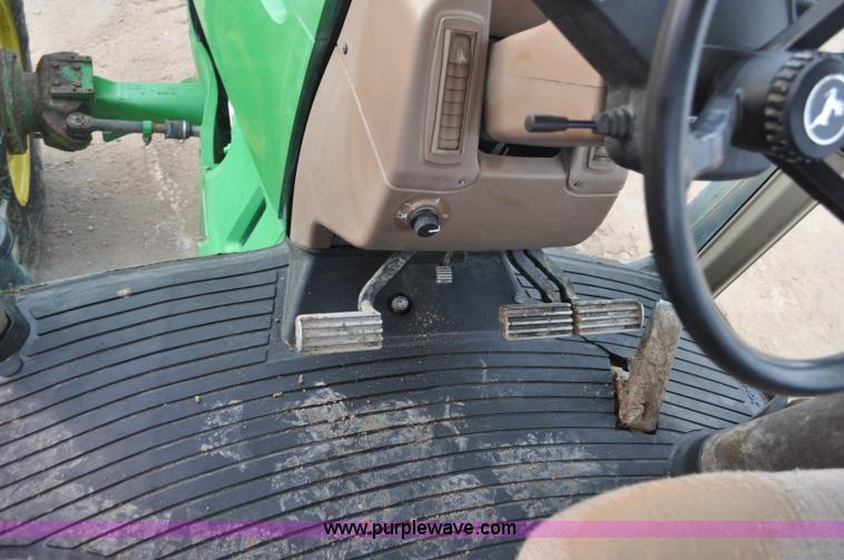 image for item G7148 2005 John Deere 7820 MFWD tractor