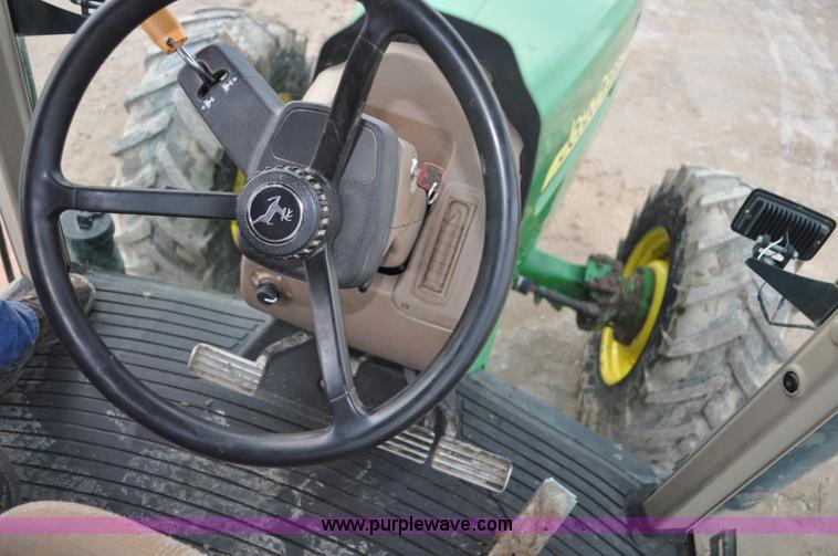 image for item G7148 2005 John Deere 7820 MFWD tractor