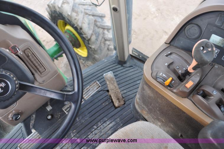 image for item G7148 2005 John Deere 7820 MFWD tractor