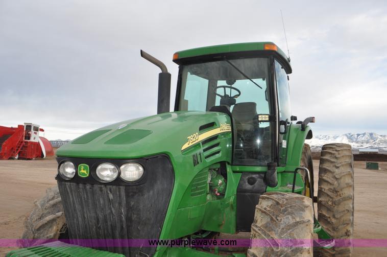 image for item G7148 2005 John Deere 7820 MFWD tractor