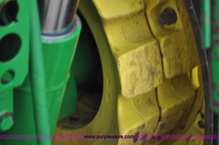 image for item G7148 2005 John Deere 7820 MFWD tractor