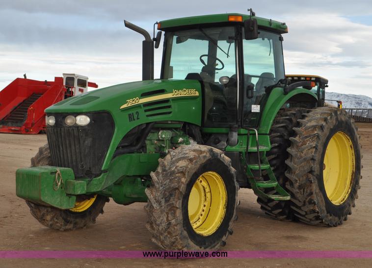 image for item G7149 2004 John Deere 7820 MFWD tractor