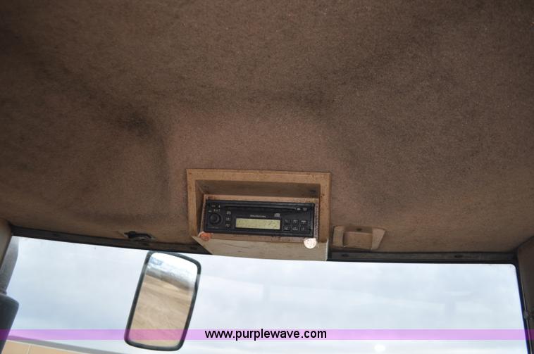 image for item G7149 2004 John Deere 7820 MFWD tractor