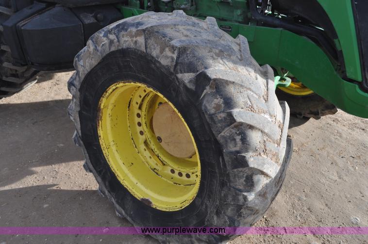 image for item G7149 2004 John Deere 7820 MFWD tractor