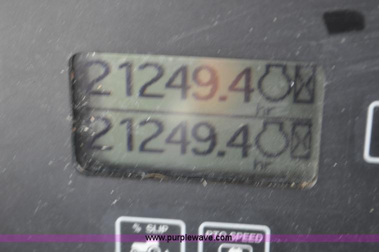 image for item G7149 2004 John Deere 7820 MFWD tractor