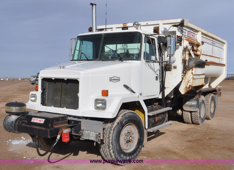 image for item G7152 1991 Autocar feed truck