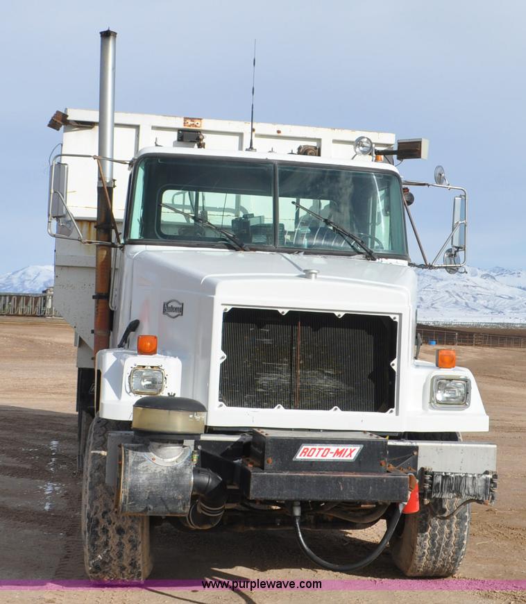 image for item G7152 1991 Autocar feed truck