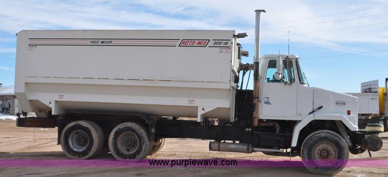 image for item G7152 1991 Autocar feed truck