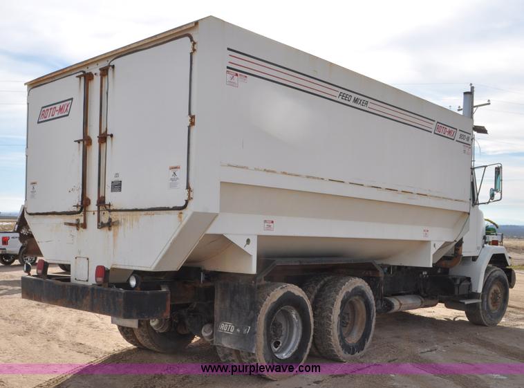 image for item G7152 1991 Autocar feed truck