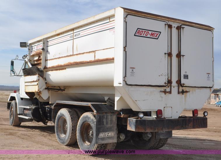 image for item G7152 1991 Autocar feed truck