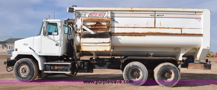 image for item G7152 1991 Autocar feed truck