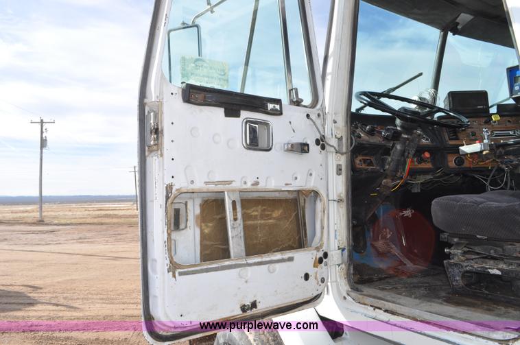 image for item G7152 1991 Autocar feed truck