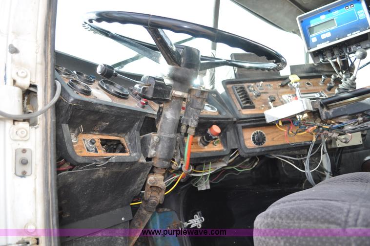 image for item G7152 1991 Autocar feed truck