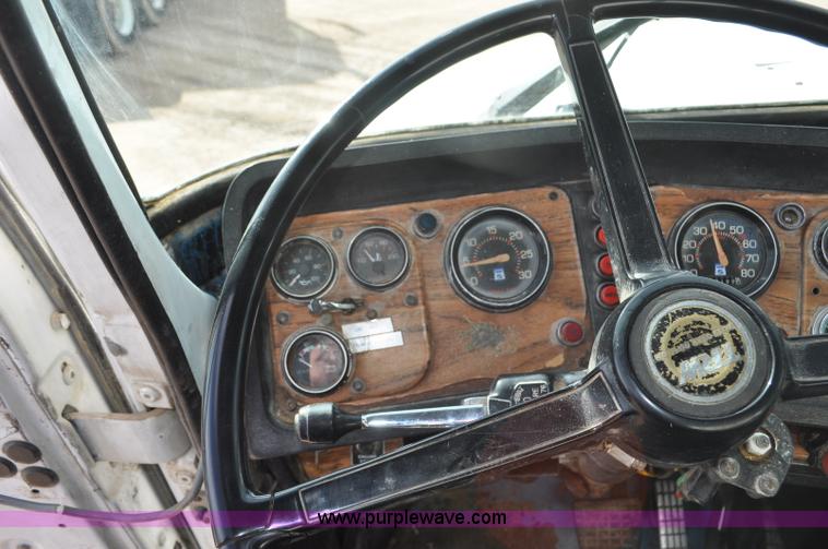 image for item G7152 1991 Autocar feed truck