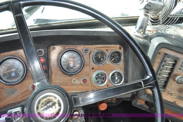 image for item G7152 1991 Autocar feed truck