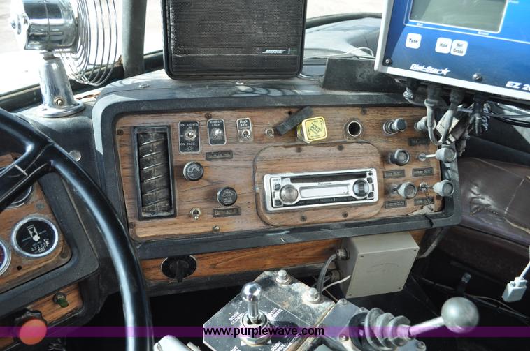 image for item G7152 1991 Autocar feed truck