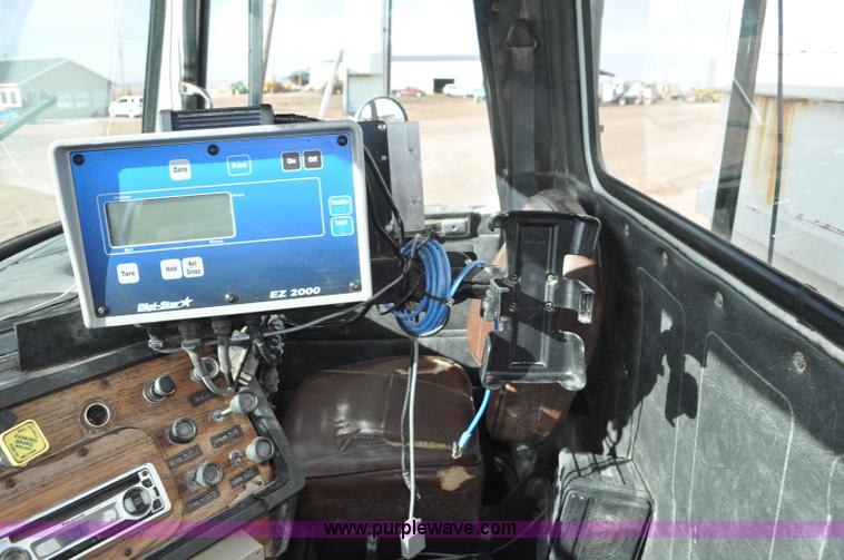 image for item G7152 1991 Autocar feed truck