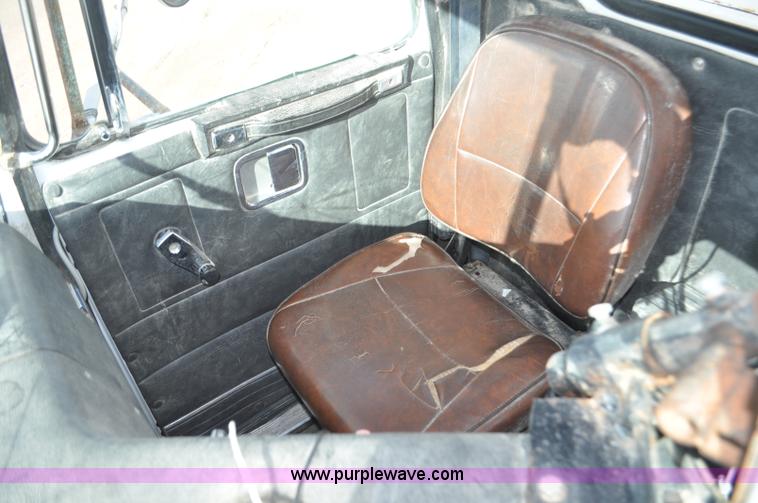 image for item G7152 1991 Autocar feed truck