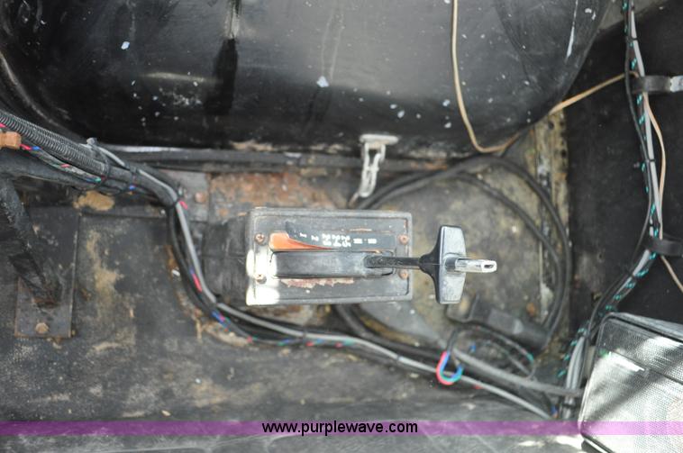 image for item G7152 1991 Autocar feed truck