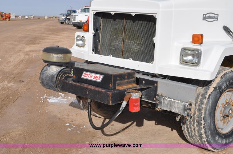 image for item G7152 1991 Autocar feed truck