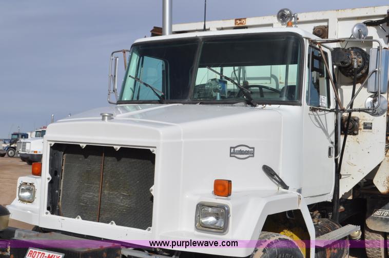 image for item G7152 1991 Autocar feed truck