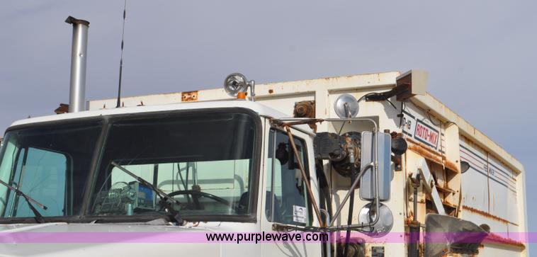 image for item G7152 1991 Autocar feed truck