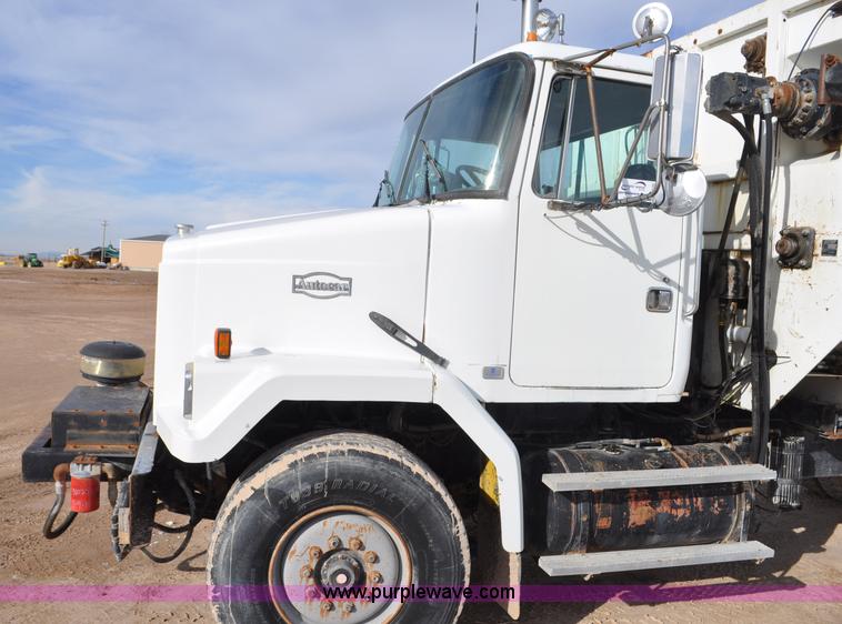 image for item G7152 1991 Autocar feed truck