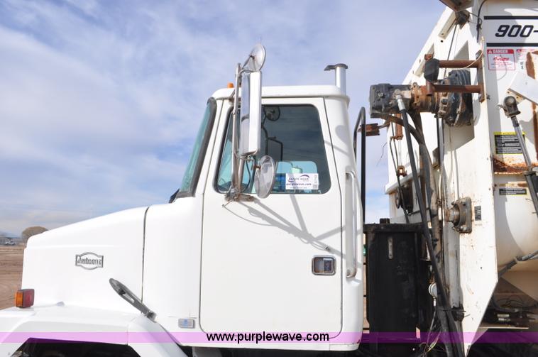 image for item G7152 1991 Autocar feed truck