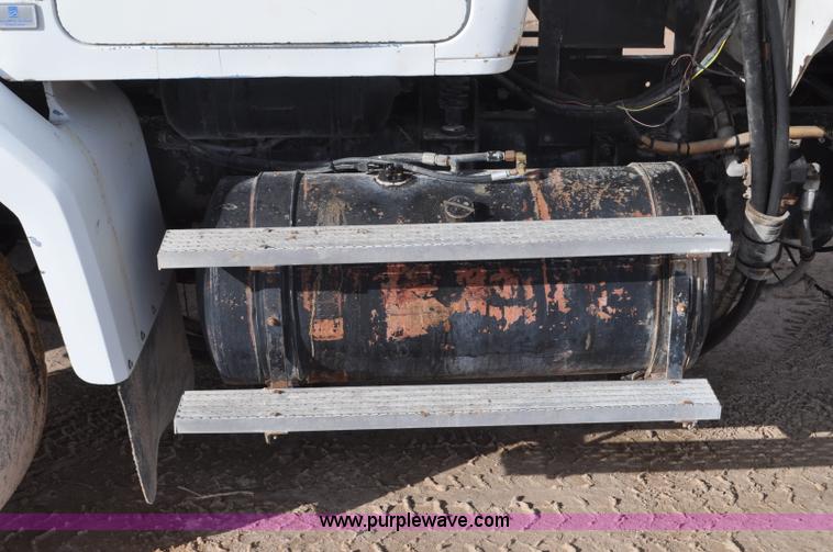 image for item G7152 1991 Autocar feed truck