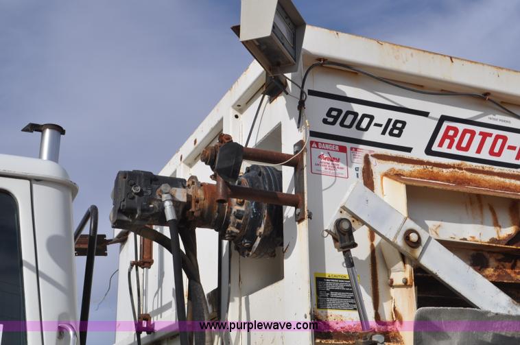 image for item G7152 1991 Autocar feed truck