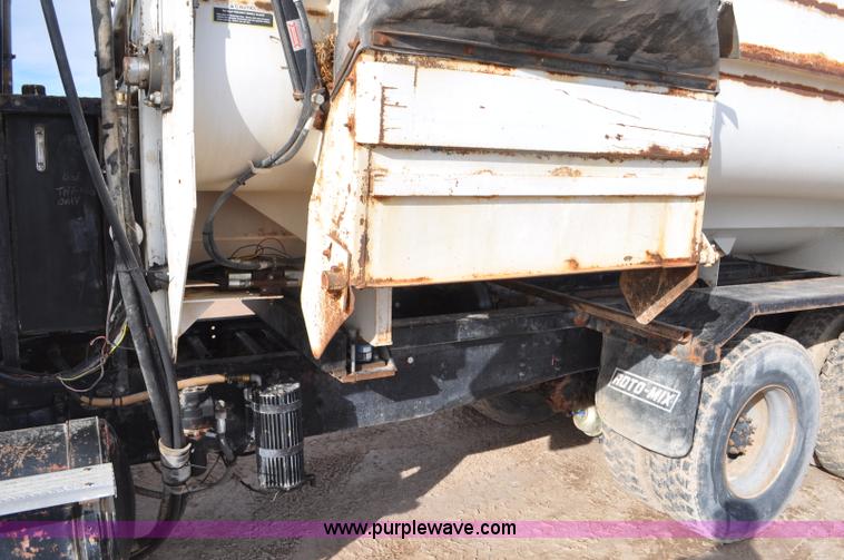 image for item G7152 1991 Autocar feed truck