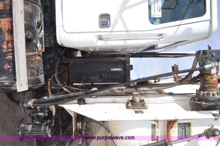 image for item G7152 1991 Autocar feed truck